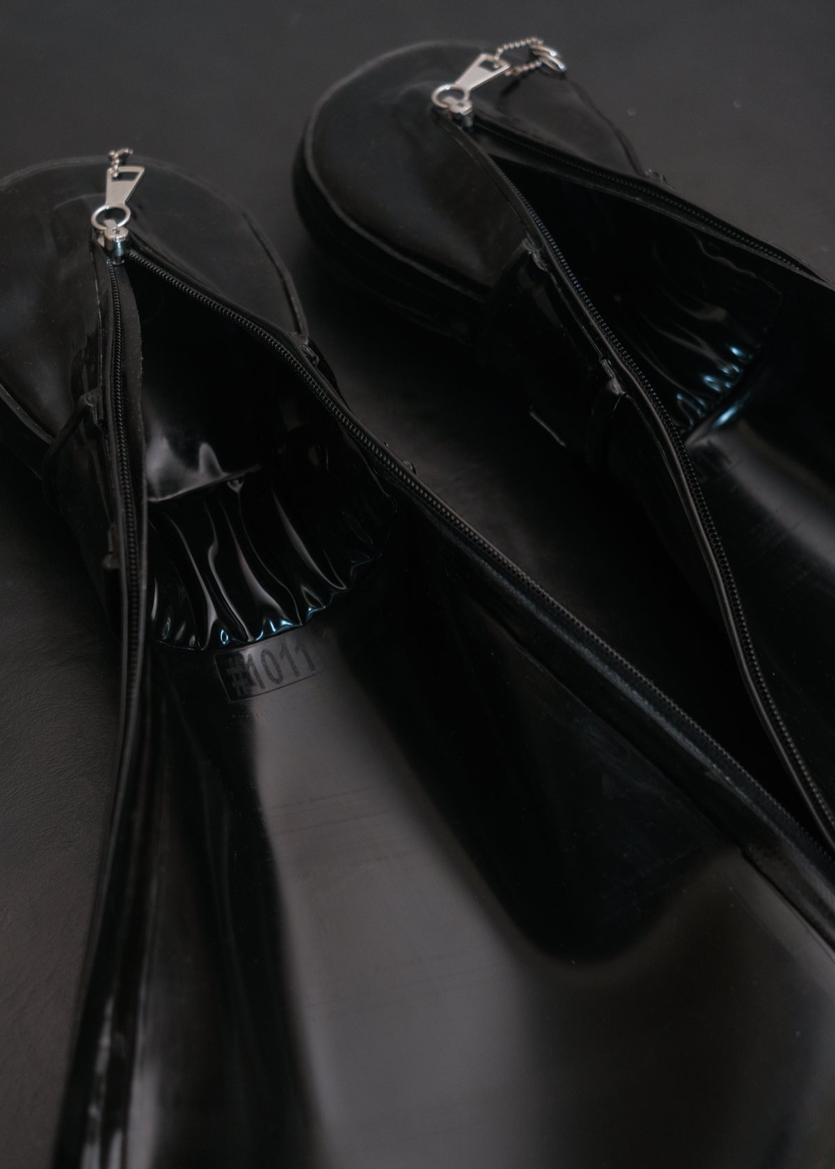 Lockable Heavy Rubber Paw Mitts with Arm Restraints