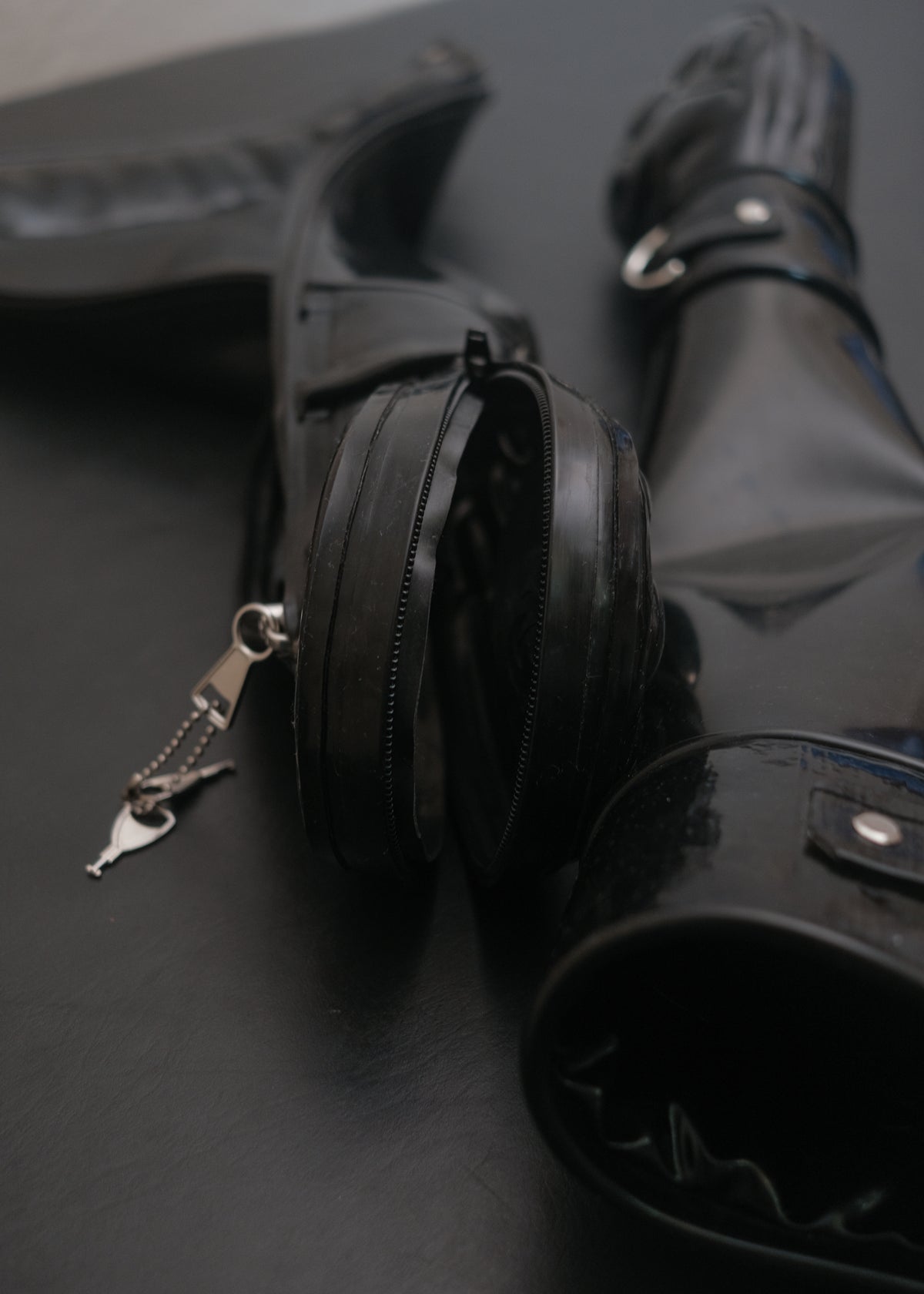Lockable Heavy Rubber Paw Mitts with Arm Restraints